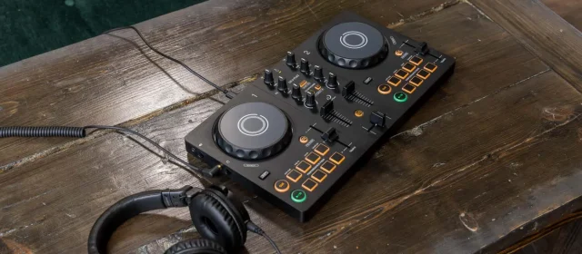 AlphaTheta DDJ-FLX2 bemutató: kinek jó az 1,2 kg-os gép?