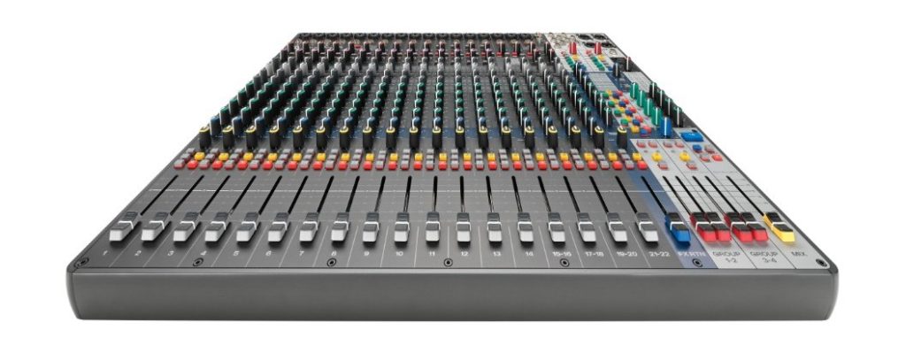 Soundcraft Signature Plus 22 analóg keverőpult elölnézetből, a csatornafaderekkel és a csoport faderekkel